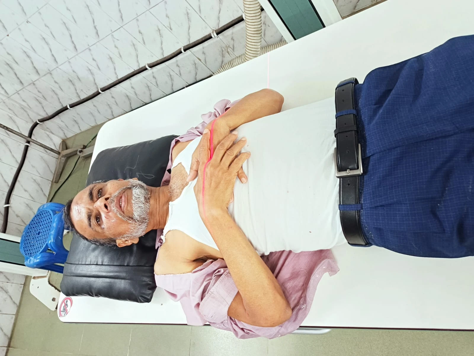 ইটের আঘাতে আহত ১, অভিযোগ প্রতিবেশী রুবেলের বিরুদ্ধে